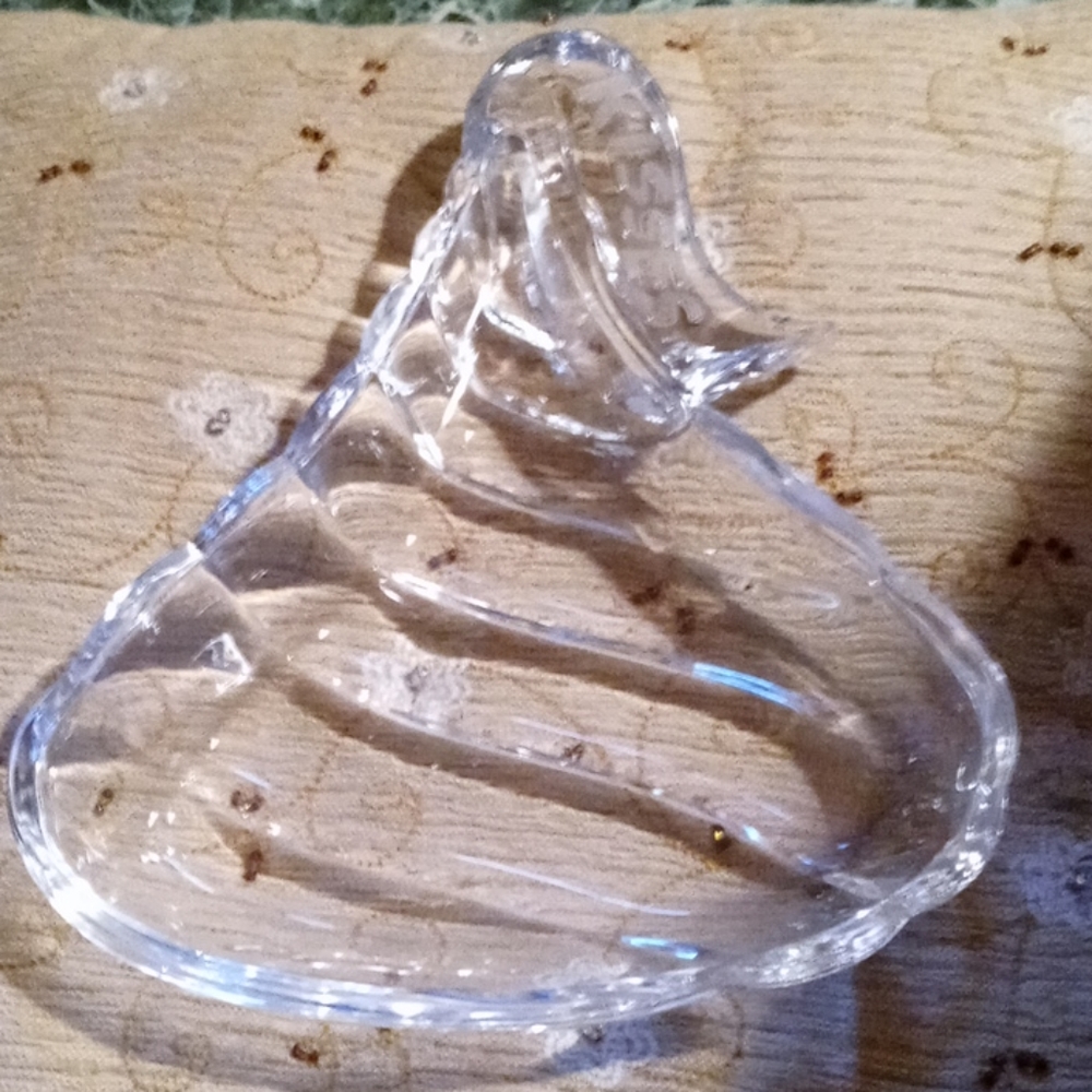 Heresy kisses crystal bowl